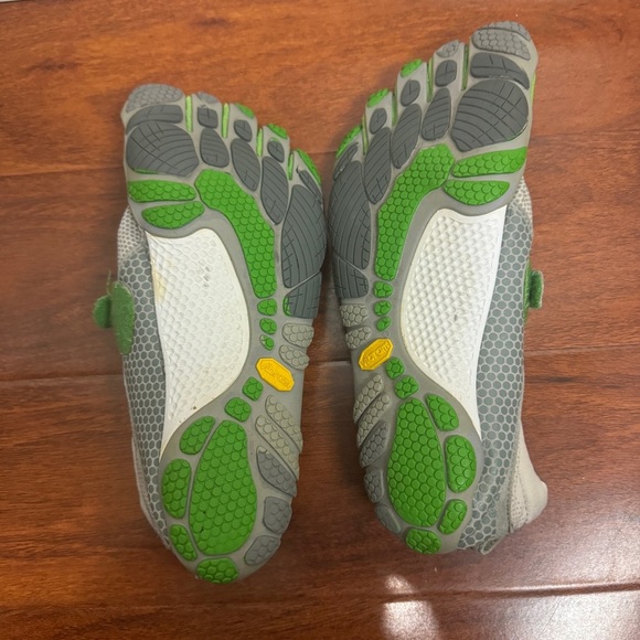 Vibram Fivefinger Womens Size 42 - Picture 4 of 5